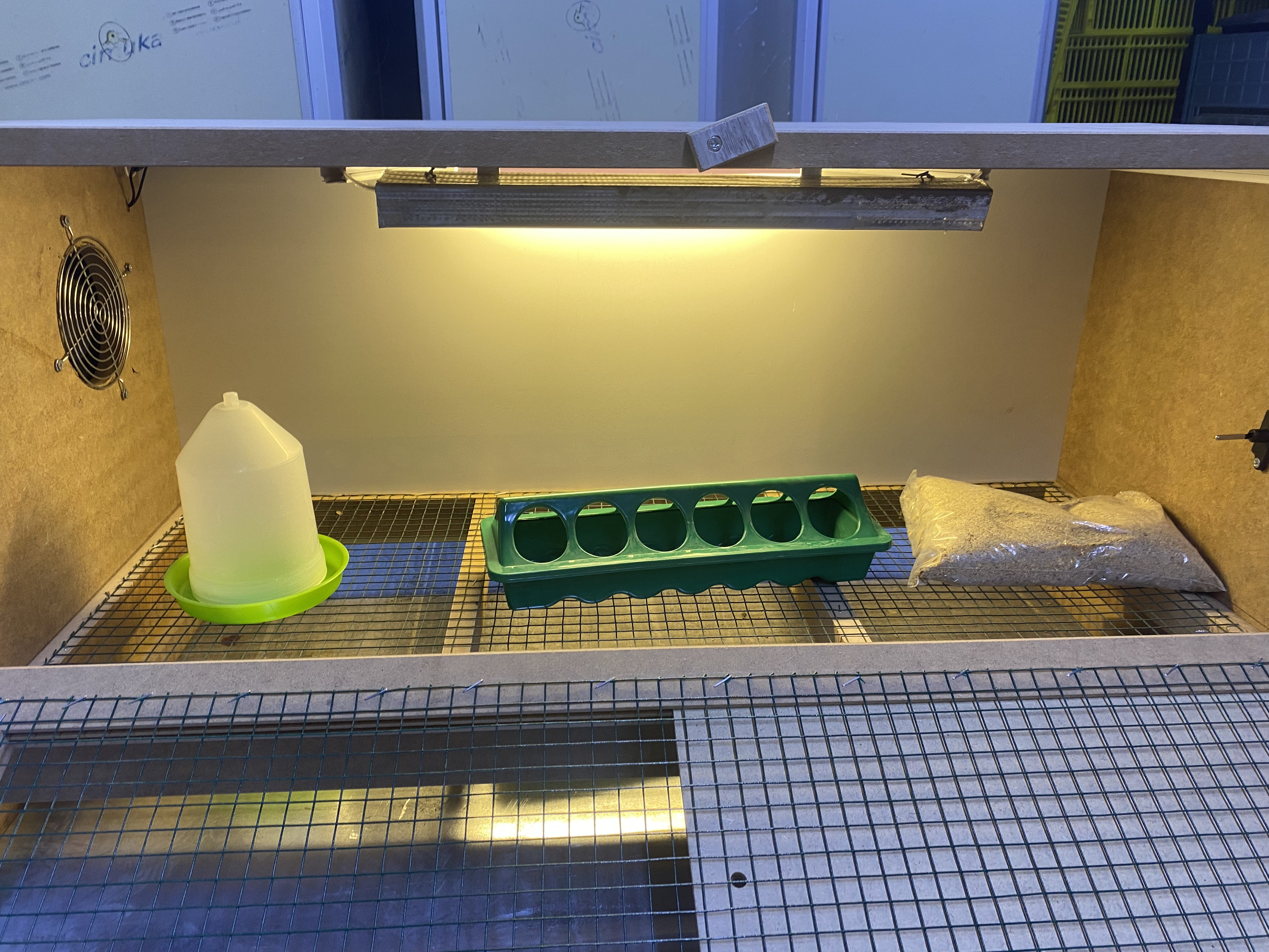 Civciv Büyütme Kafesi MDF Modeli Tam Otomatik